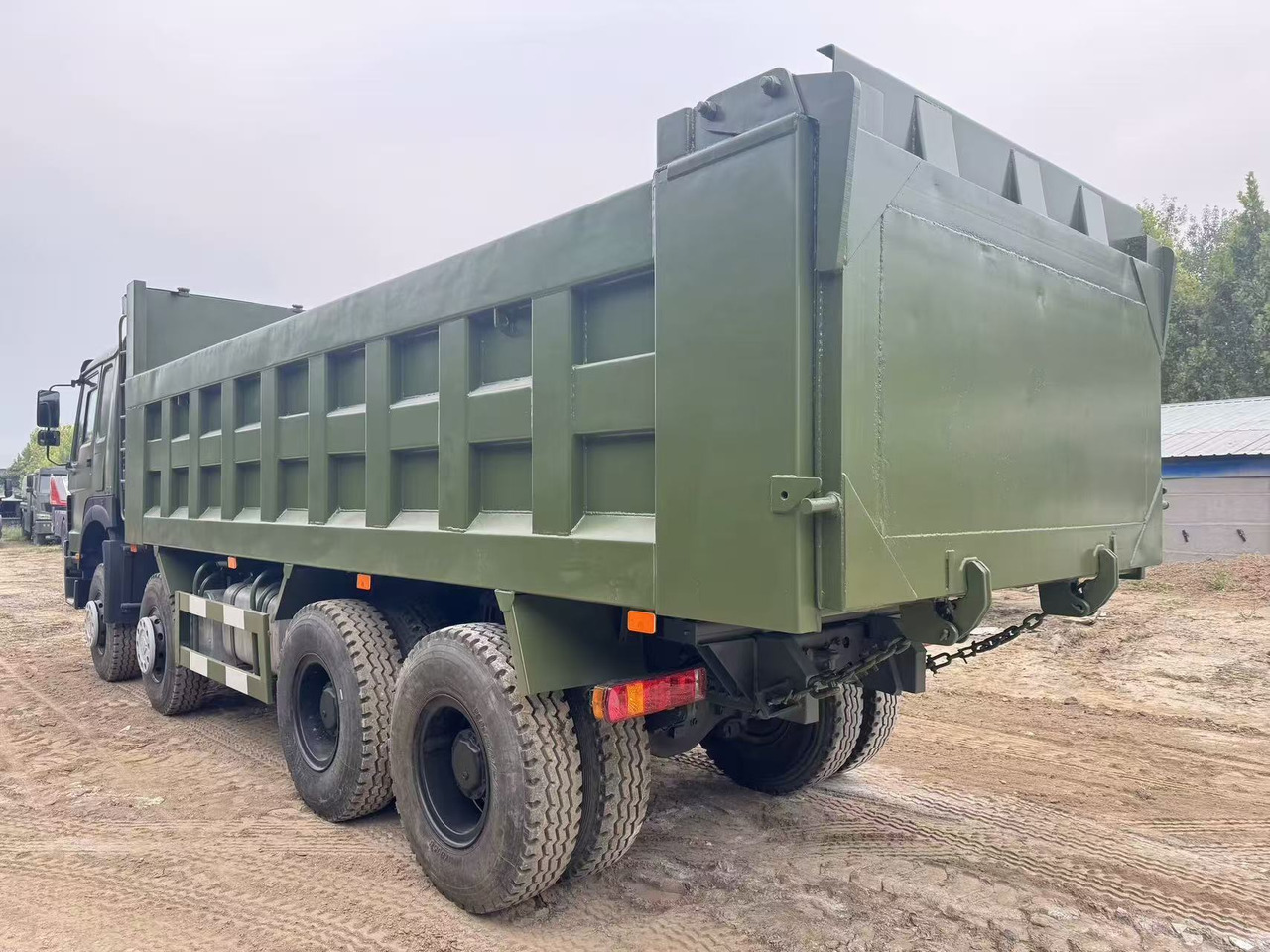 Самосвал Sinotruk HOWO 380: фото 6