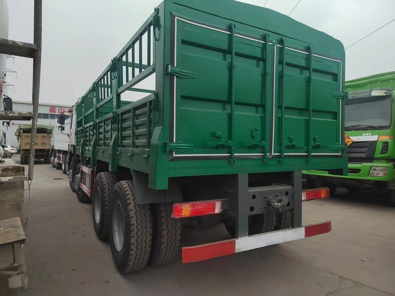 Sinotruk HOWO 8*4 Fence Truck - Грузовик бортовой/ Платформа: фото 4 Sinotruk HOWO 8*4 Fence Truck - Грузовик бортовой/ Платформа: фото 4