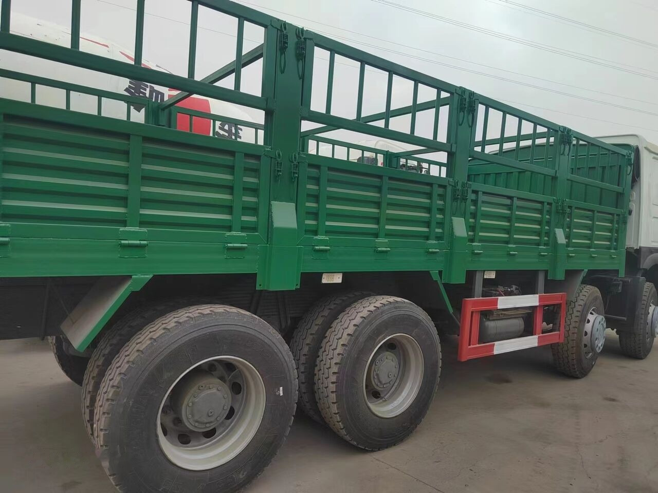 Sinotruk HOWO 8*4 Fence Truck - Грузовик бортовой/ Платформа: фото 5 Sinotruk HOWO 8*4 Fence Truck - Грузовик бортовой/ Платформа: фото 5