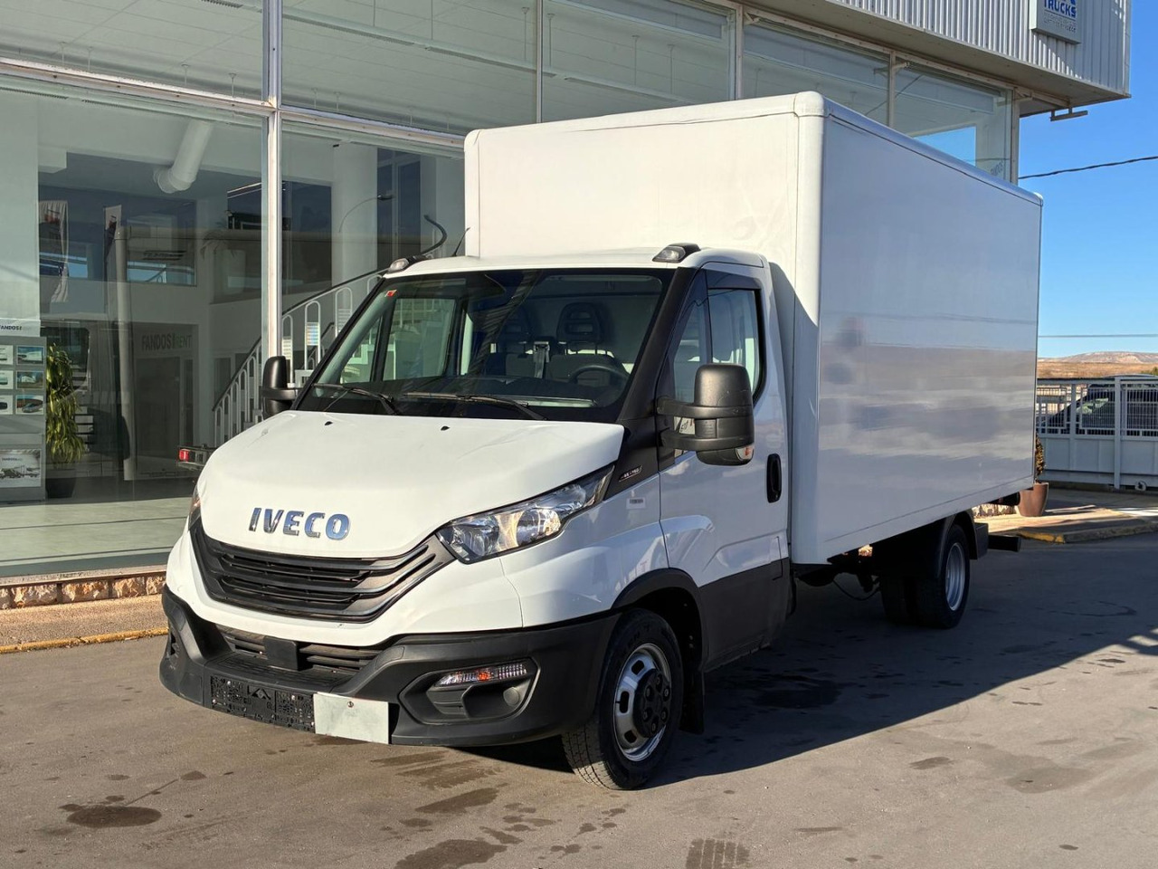 Caja cerrada con plataforma elevadora IVECO 35C16 20m3 - Фургон с закрытым кузовом: фото 1 Caja cerrada con plataforma elevadora IVECO 35C16 20m3 - Фургон с закрытым кузовом: фото 1