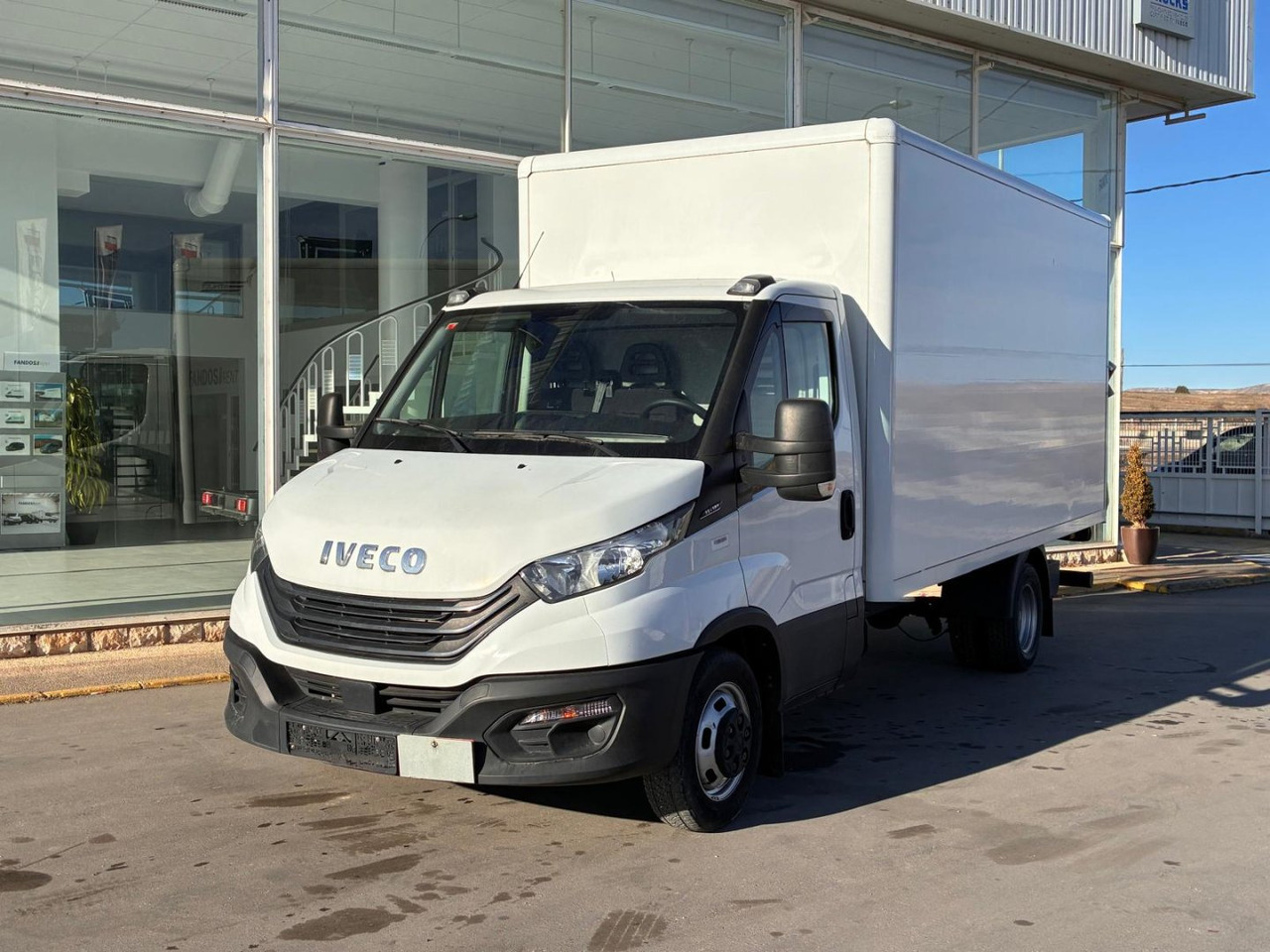 Caja cerrada con plataforma elevadora IVECO 35C16 20m3 - Фургон с закрытым кузовом: фото 1 Caja cerrada con plataforma elevadora IVECO 35C16 20m3 - Фургон с закрытым кузовом: фото 1