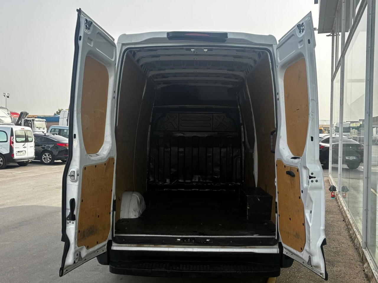 Furgón IVECO 35S16 V 12m3 - Цельнометаллический фургон: фото 5 Furgón IVECO 35S16 V 12m3 - Цельнометаллический фургон: фото 5