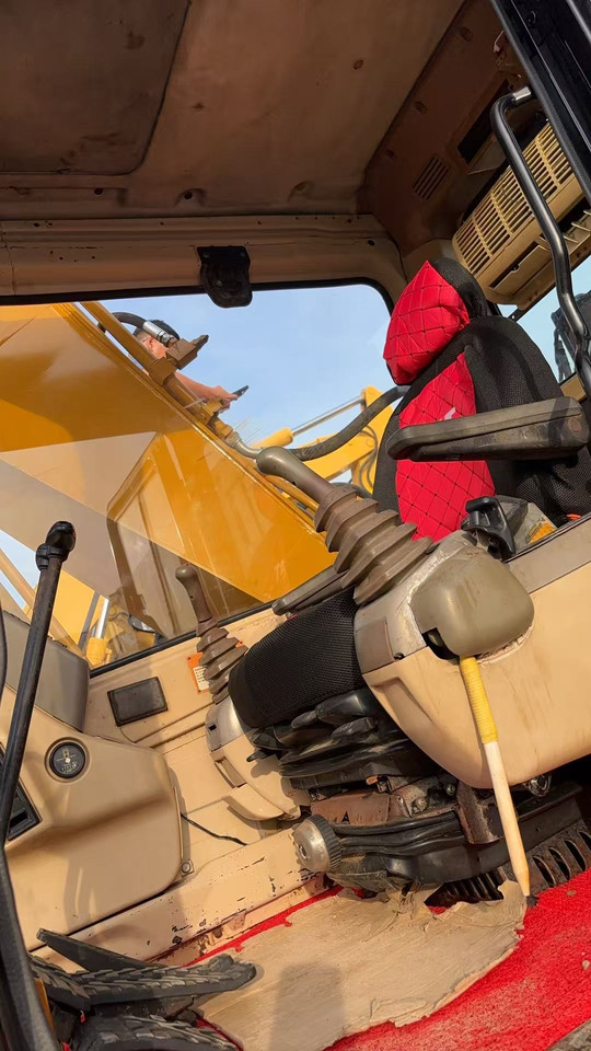 CAT 320BL - Гусеничный экскаватор: фото 2 CAT 320BL - Гусеничный экскаватор: фото 2