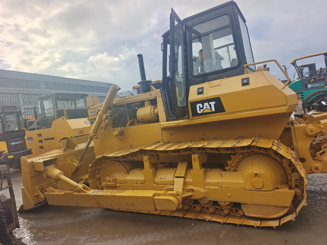 CAT D7G D6G D6R D8T - Бульдозер: фото 1 CAT D7G D6G D6R D8T - Бульдозер: фото 1