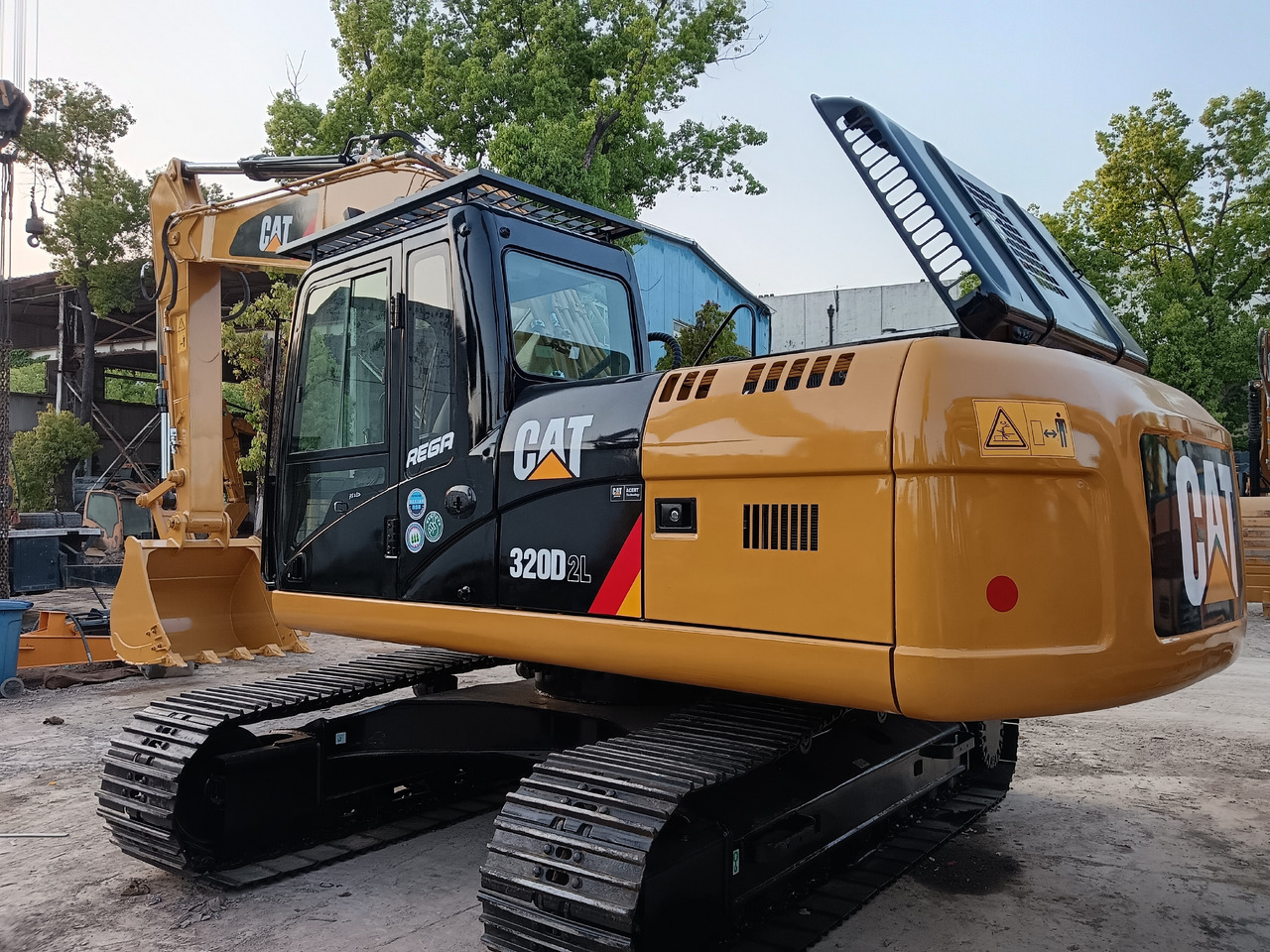Гусеничный экскаватор CATERPILLAR 320D CAT 320D2L: фото 1