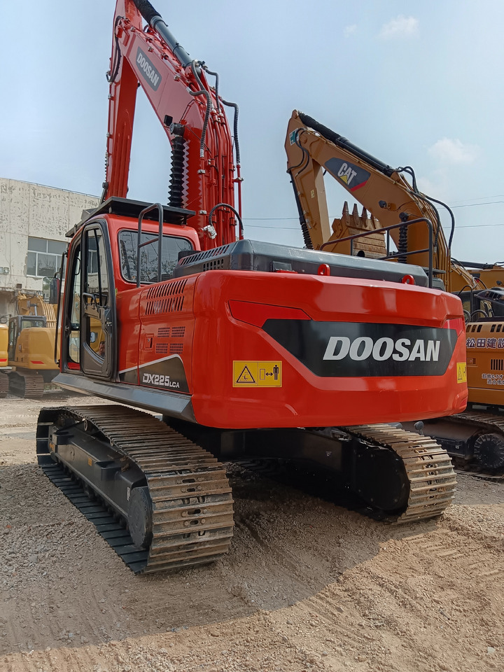 DOOSAN DX225LCA DX 225 LC-9C DX300 DX340 - Гусеничный экскаватор: фото 1 DOOSAN DX225LCA DX 225 LC-9C DX300 DX340 - Гусеничный экскаватор: фото 1