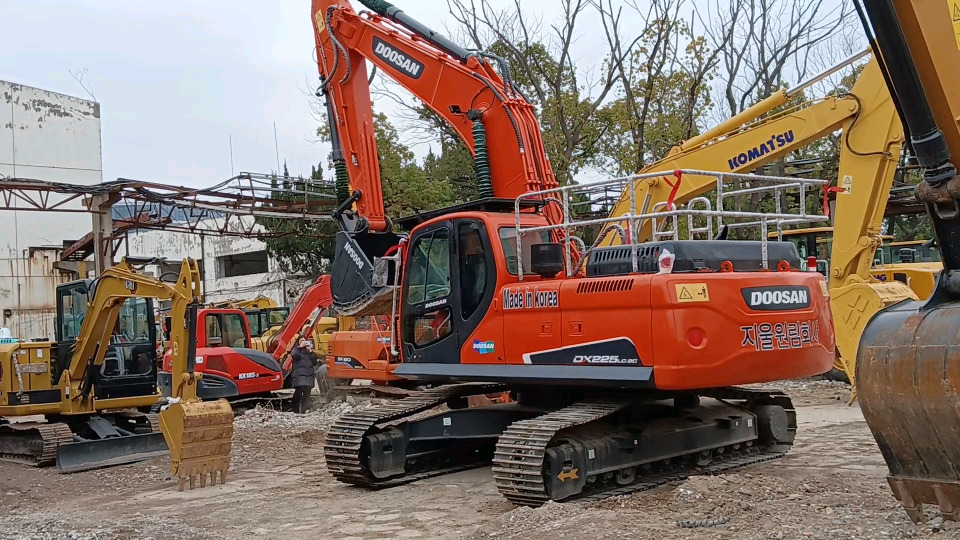 DOOSAN DX225LCA LC - 9C - Гусеничный экскаватор: фото 4 DOOSAN DX225LCA LC - 9C - Гусеничный экскаватор: фото 4