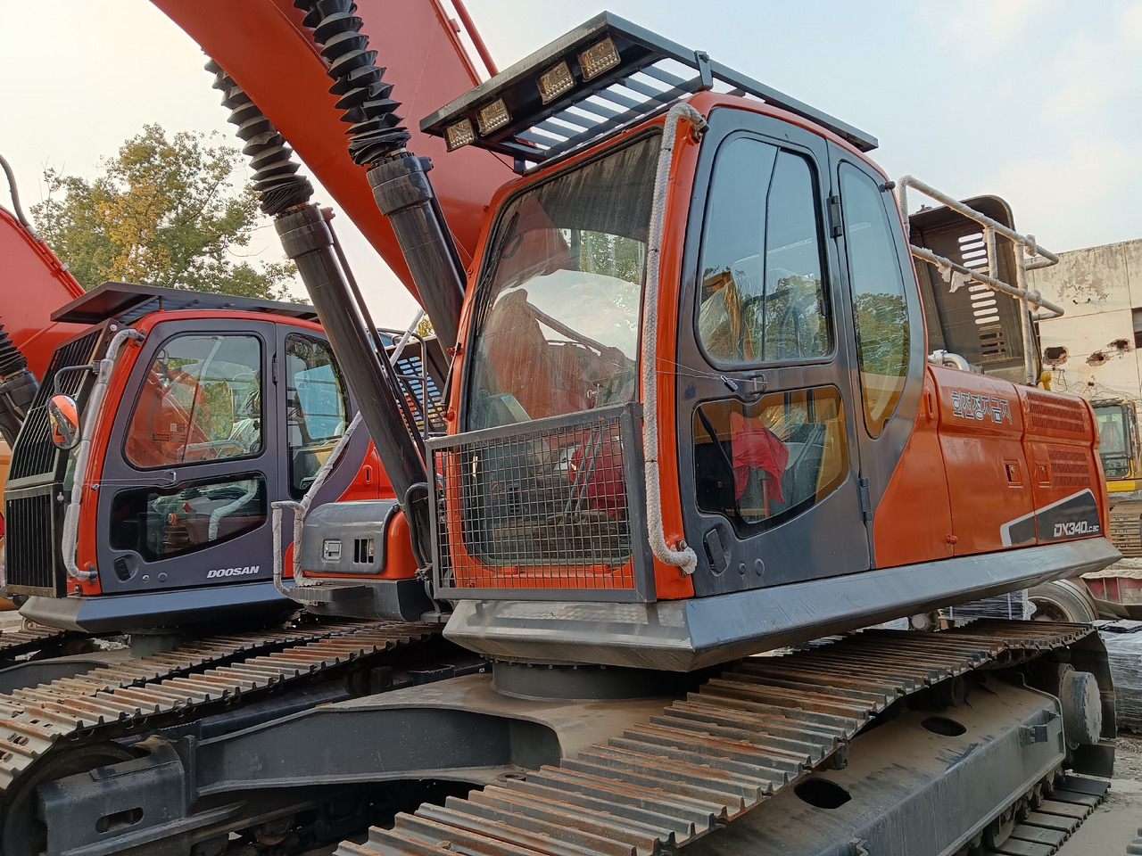 DOOSAN DX340LCA DX340 LC-9C - Гусеничный экскаватор: фото 1 DOOSAN DX340LCA DX340 LC-9C - Гусеничный экскаватор: фото 1