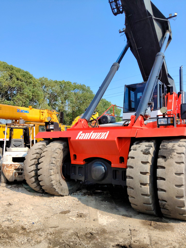 FANTUZZI CS45KM 45 TON REACH STACKER - Ричстакер: фото 5 FANTUZZI CS45KM 45 TON REACH STACKER - Ричстакер: фото 5