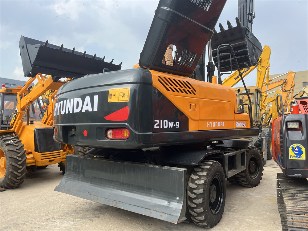 HYUNDAI 210W-9S 210W-9 T - Колёсный экскаватор: фото 1 HYUNDAI 210W-9S 210W-9 T - Колёсный экскаватор: фото 1