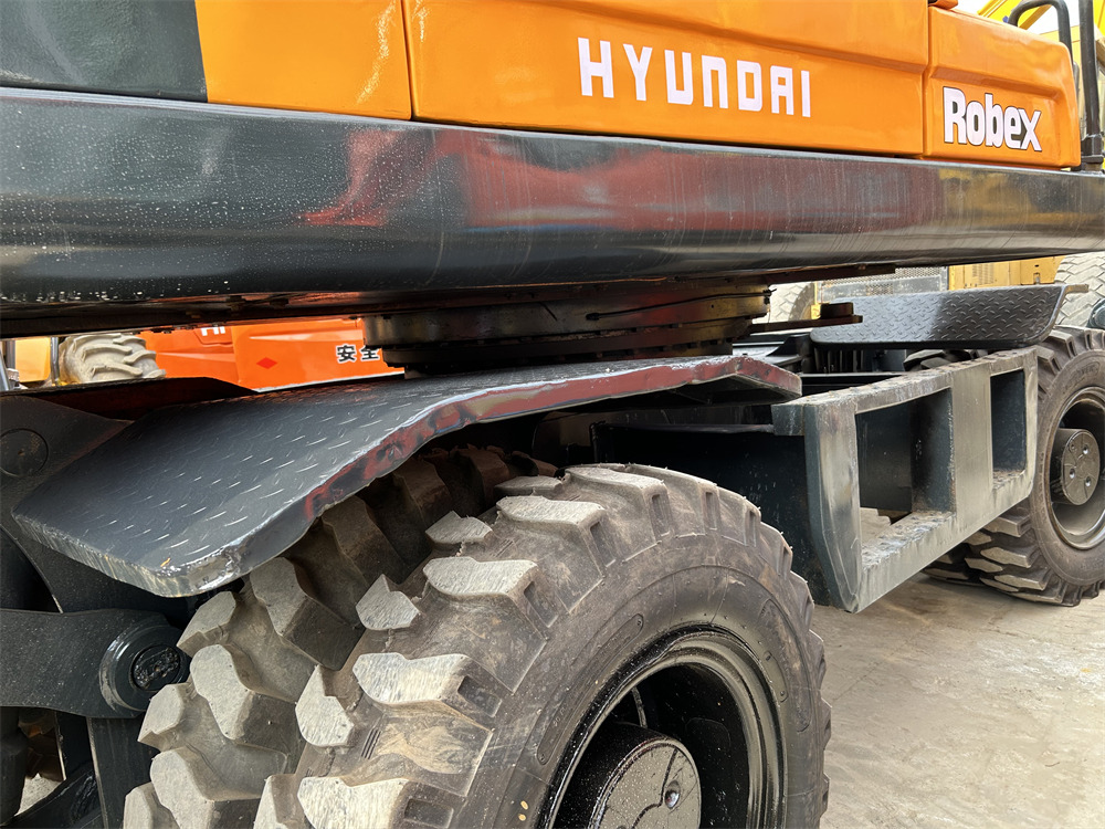 HYUNDAI 210W-9S 210W-9 T - Колёсный экскаватор: фото 4 HYUNDAI 210W-9S 210W-9 T - Колёсный экскаватор: фото 4