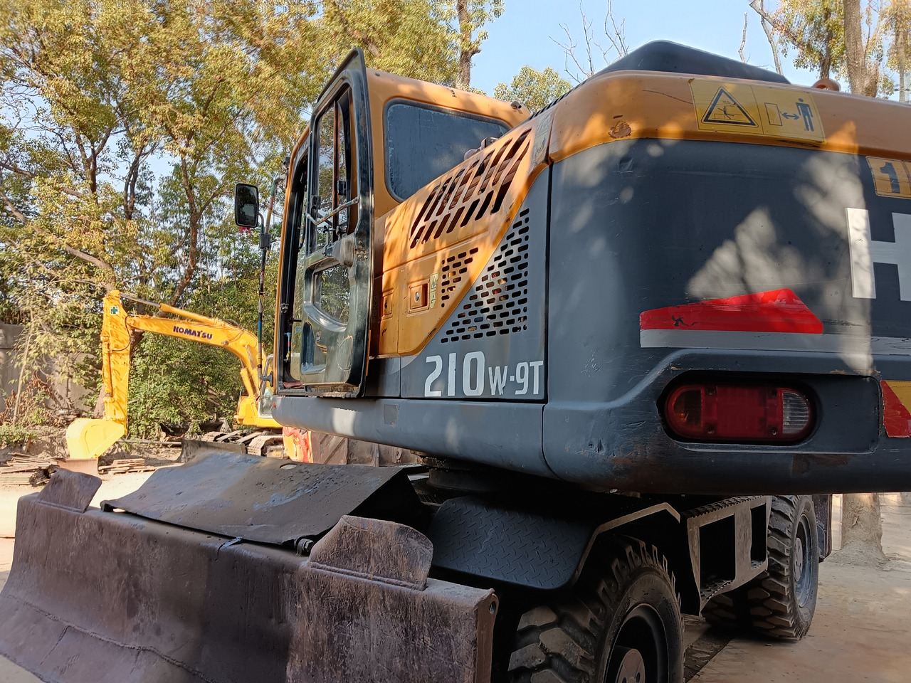 HYUNDAI R 210W-9 - Колёсный экскаватор: фото 3 HYUNDAI R 210W-9 - Колёсный экскаватор: фото 3
