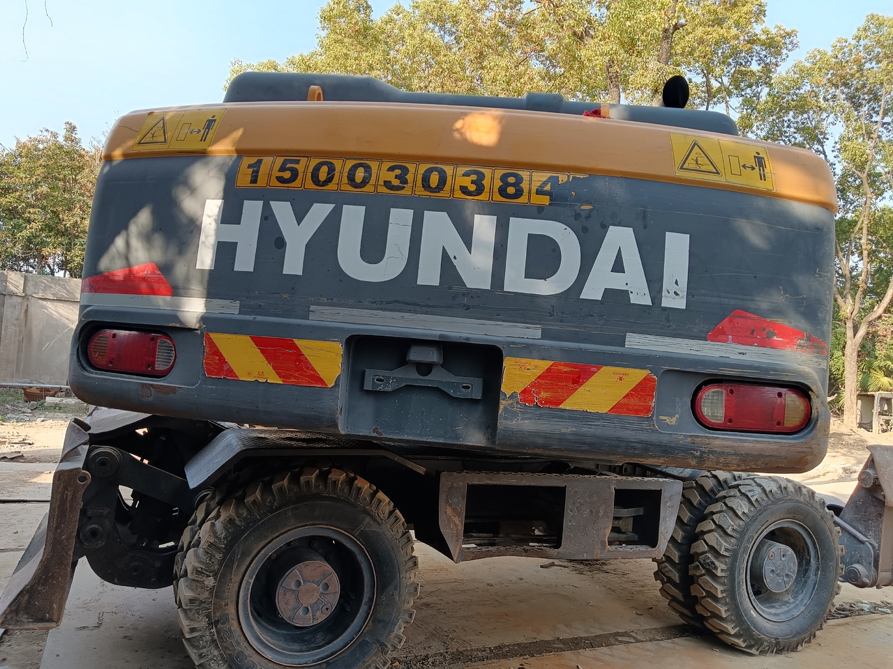 HYUNDAI R 210W-9 - Колёсный экскаватор: фото 2 HYUNDAI R 210W-9 - Колёсный экскаватор: фото 2