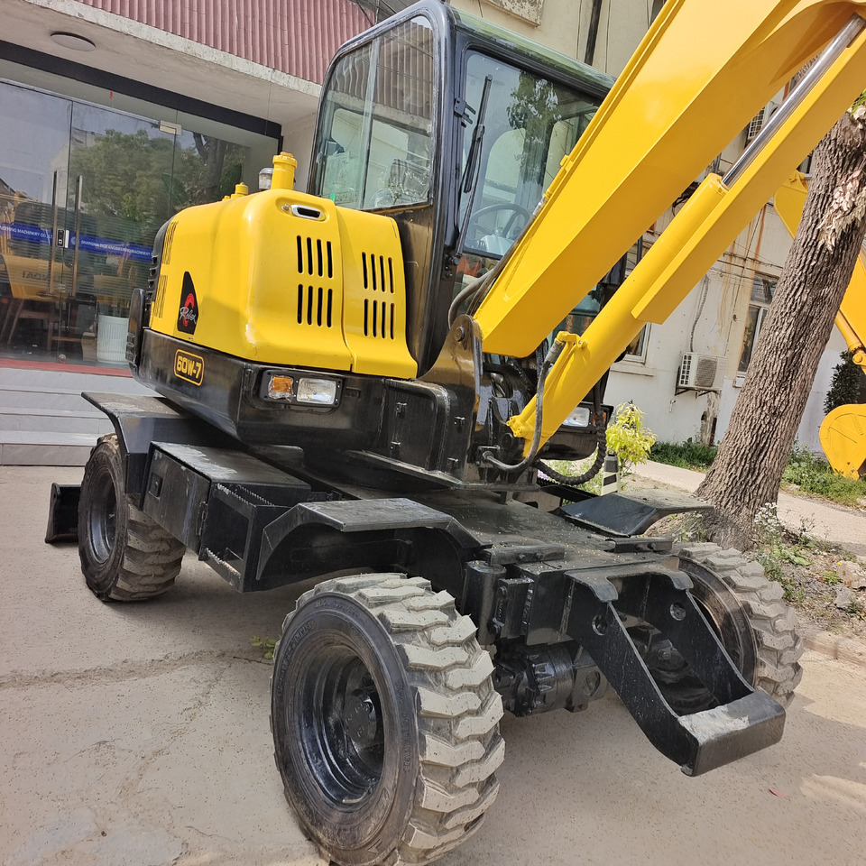 HYUNDAI R60W-7 - Колёсный экскаватор: фото 1 HYUNDAI R60W-7 - Колёсный экскаватор: фото 1