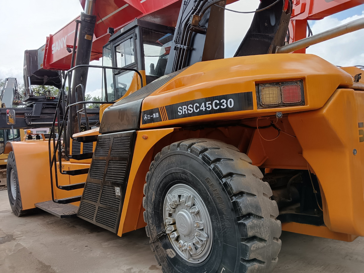 SANY SRSC45C30 45TON REACH STACKER - Ричстакер: фото 1 SANY SRSC45C30 45TON REACH STACKER - Ричстакер: фото 1