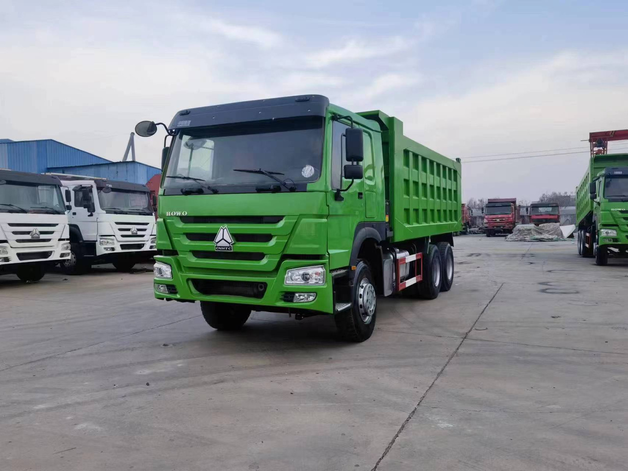 SINOTRUK HOWO 6*4 8*4 DUMP TRUCK - Самосвал: фото 1 SINOTRUK HOWO 6*4 8*4 DUMP TRUCK - Самосвал: фото 1