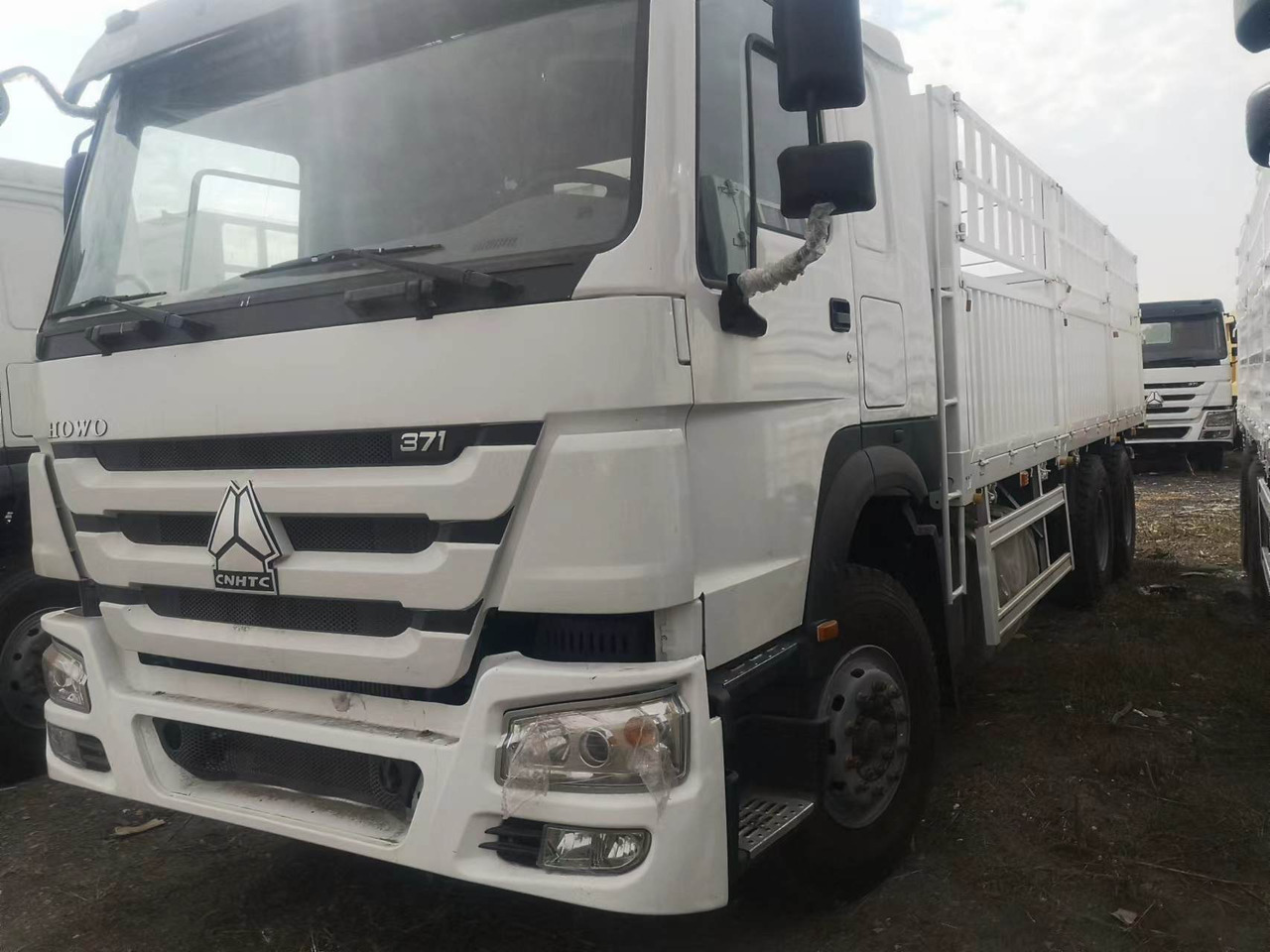 SINOTRUK HOWO 6*4 WITH FENCE - Самосвал: фото 5 SINOTRUK HOWO 6*4 WITH FENCE - Самосвал: фото 5