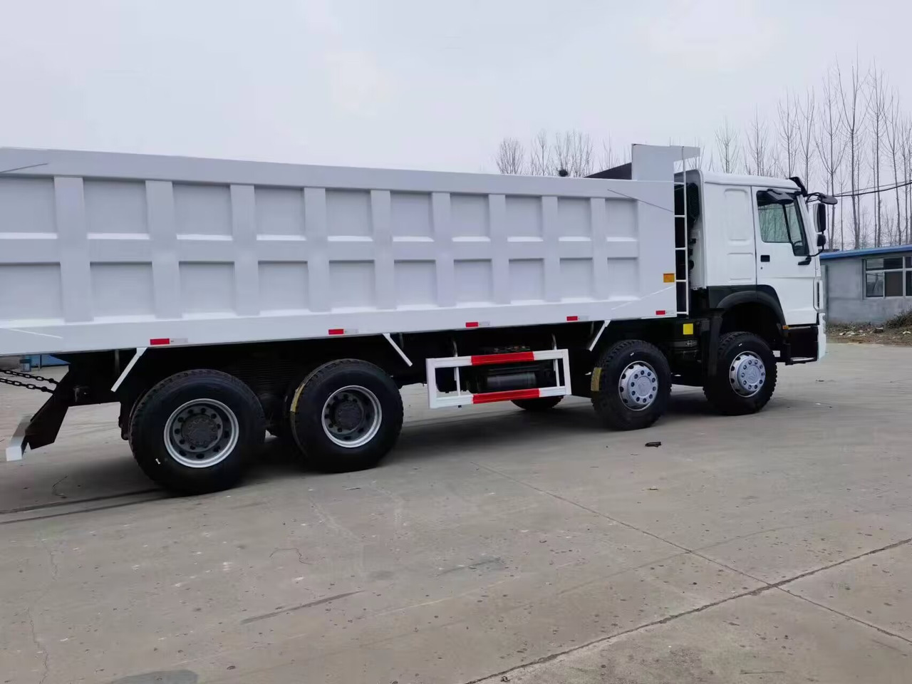 SINOTRUK HOWO 8*4 - Самосвал: фото 1 SINOTRUK HOWO 8*4 - Самосвал: фото 1