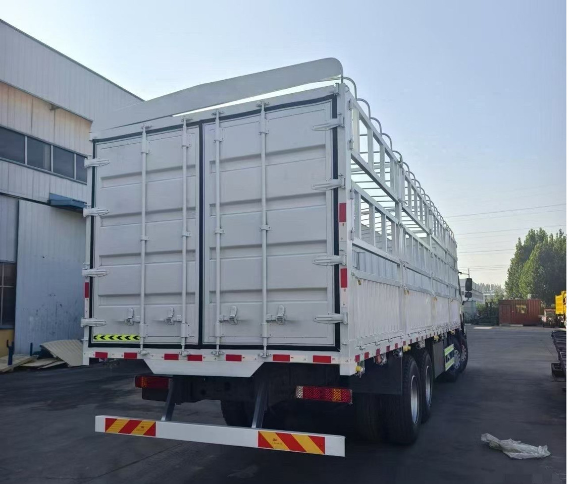 SINOTRUK HOWO 8*4 WITH FENCE 12 WHEELS 371 375 380 400 420 HP TIPPER DUMP TRUCK - Грузовик для перевозки животных: фото 3 SINOTRUK HOWO 8*4 WITH FENCE 12 WHEELS 371 375 380 400 420 HP TIPPER DUMP TRUCK - Грузовик для перевозки животных: фото 3