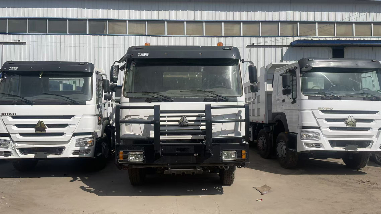 SINOTRUK HOWO 8*4 WITH FENCE - Самосвал: фото 2 SINOTRUK HOWO 8*4 WITH FENCE - Самосвал: фото 2
