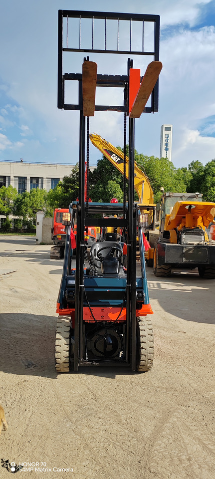 TOYOTA FD30 - Дизельный погрузчик: фото 2 TOYOTA FD30 - Дизельный погрузчик: фото 2