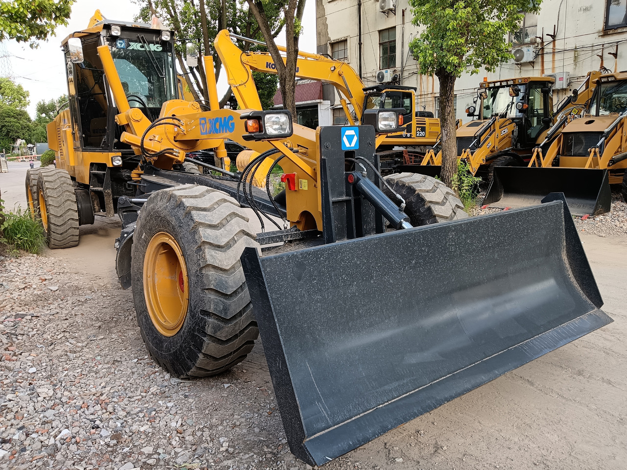 XCMG GR 2153 WITH RIPPER AND TWO BLADES - Грейдер: фото 1 XCMG GR 2153 WITH RIPPER AND TWO BLADES - Грейдер: фото 1