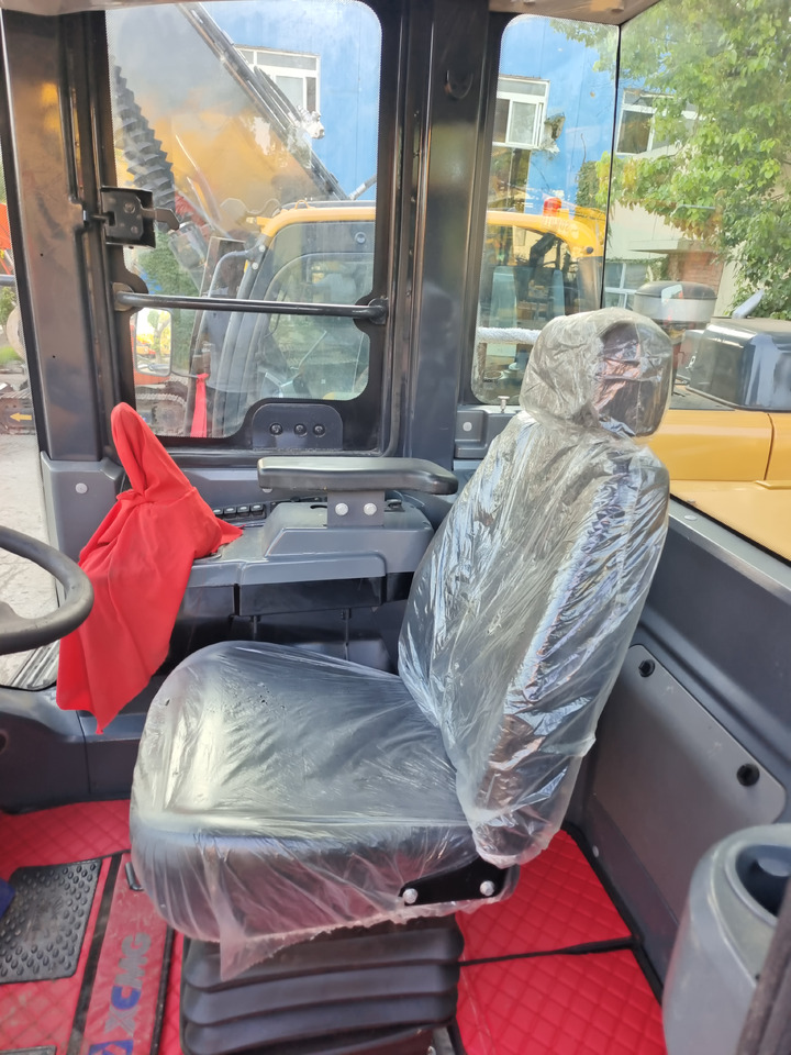 Колёсный погрузчик XCMG LW500KV: фото 12 Колёсный погрузчик XCMG LW500KV: фото 12