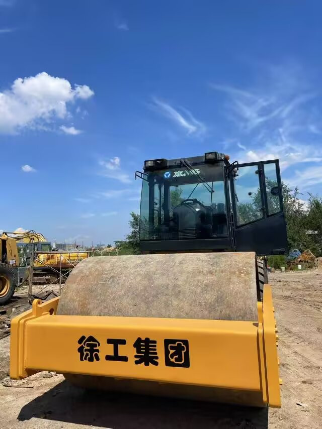 XCMG XS 222J - Дорожный каток: фото 1 XCMG XS 222J - Дорожный каток: фото 1