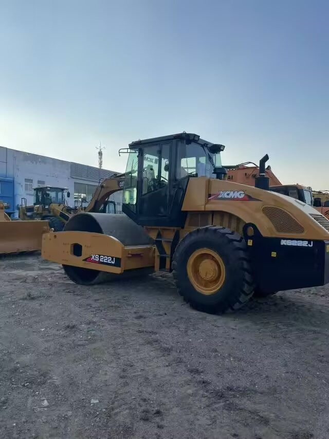 Дорожный каток XCMG XS222J XS223J XS263J: фото 9 Дорожный каток XCMG XS222J XS223J XS263J: фото 9
