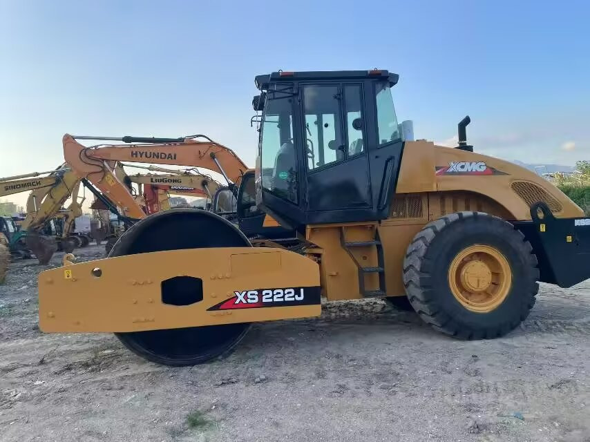 Дорожный каток XCMG XS222J XS223J XS263J: фото 10 Дорожный каток XCMG XS222J XS223J XS263J: фото 10