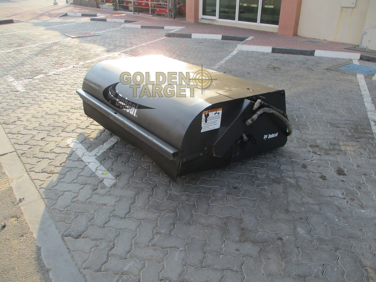 BOBCAT 72 Sweeper - Щетка для Мини-погрузчиков с бортовым поворотом: фото 2 BOBCAT 72 Sweeper - Щетка для Мини-погрузчиков с бортовым поворотом: фото 2