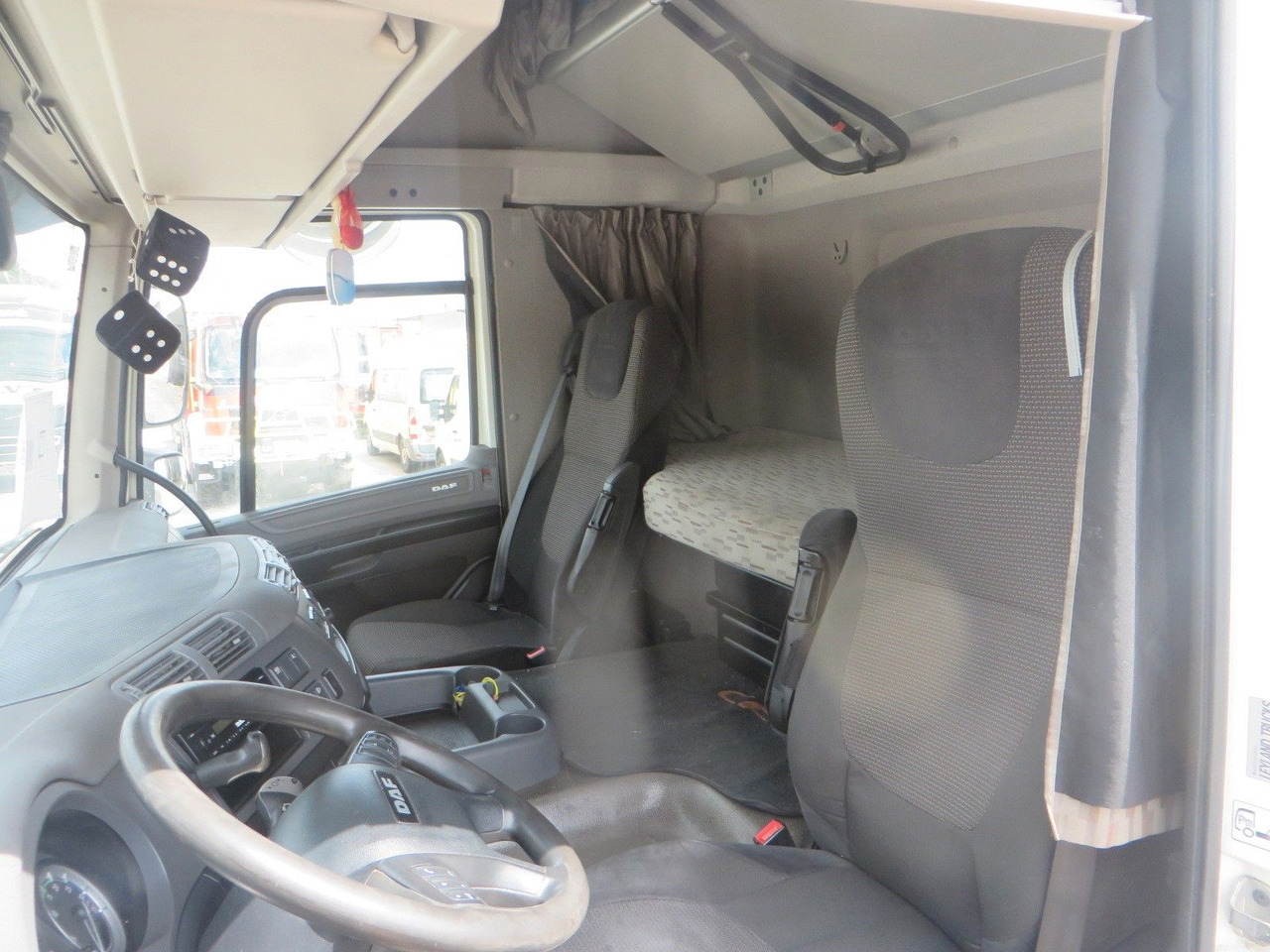 Тентованный грузовик DAF CF320 4x2 18T Curtainside 7.70m: фото 11 Тентованный грузовик DAF CF320 4x2 18T Curtainside 7.70m: фото 11