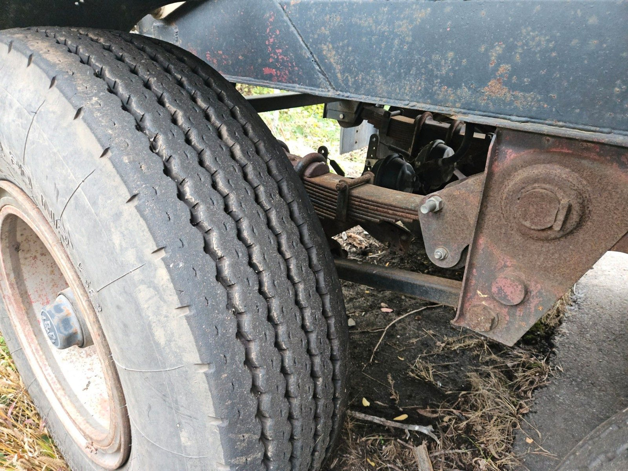 Kässbohrer Silo Güllefaß 33m³ Blattfederung - Полуприцеп цистерна для сыпучих грузов: фото 5 Kässbohrer Silo Güllefaß 33m³ Blattfederung - Полуприцеп цистерна для сыпучих грузов: фото 5