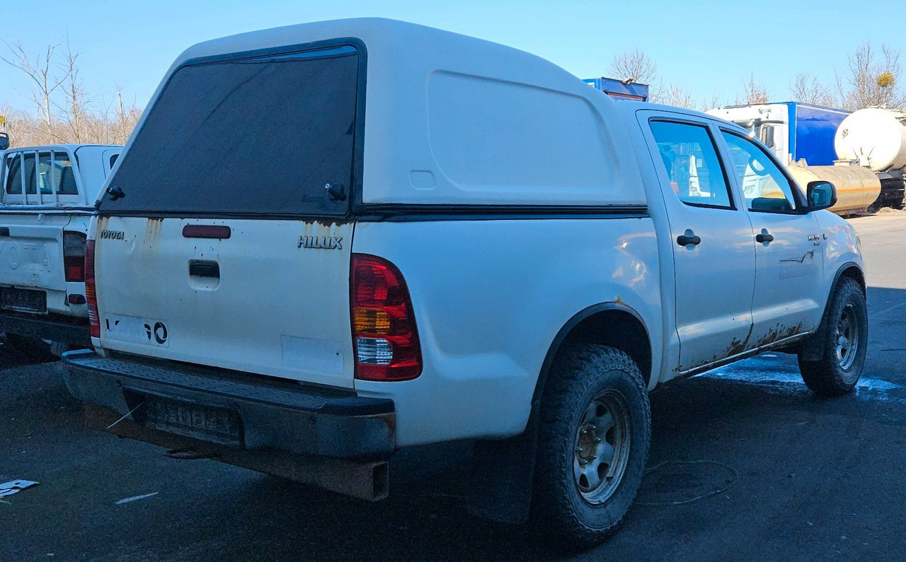 Toyota Hilux Double Cab 4x4 - Внедорожник: фото 3 Toyota Hilux Double Cab 4x4 - Внедорожник: фото 3