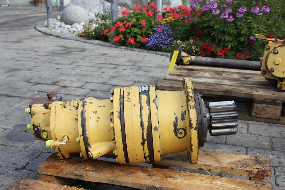 Transmital-Bonfigioli 705 T2 - Поворотный редуктор для Строительной техники: фото 2 Transmital-Bonfigioli 705 T2 - Поворотный редуктор для Строительной техники: фото 2