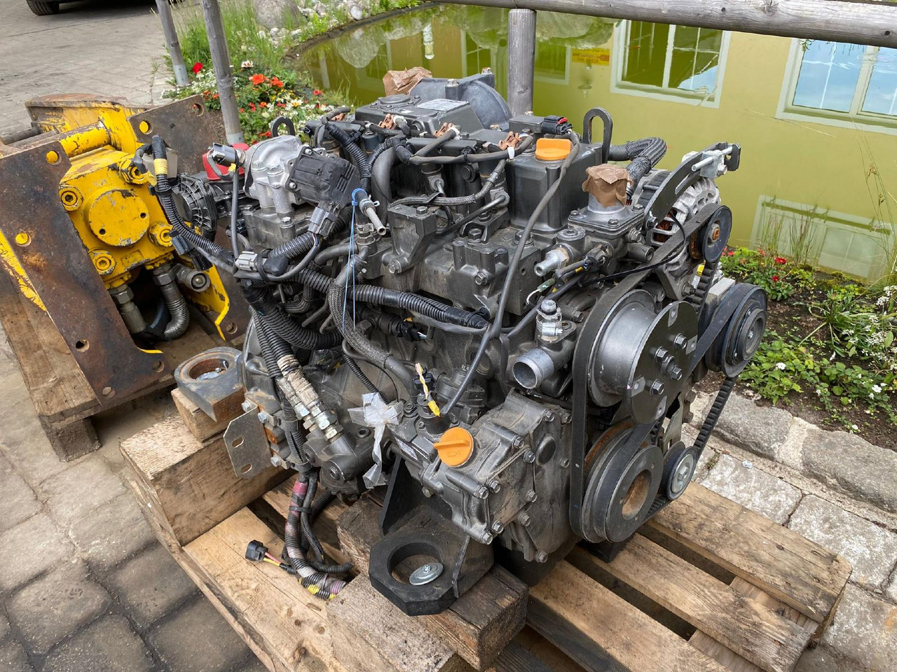 Yanmar Hitachi 4TNV 98C aus ZX 85 - Двигатель для Строительной техники: фото 5 Yanmar Hitachi 4TNV 98C aus ZX 85 - Двигатель для Строительной техники: фото 5