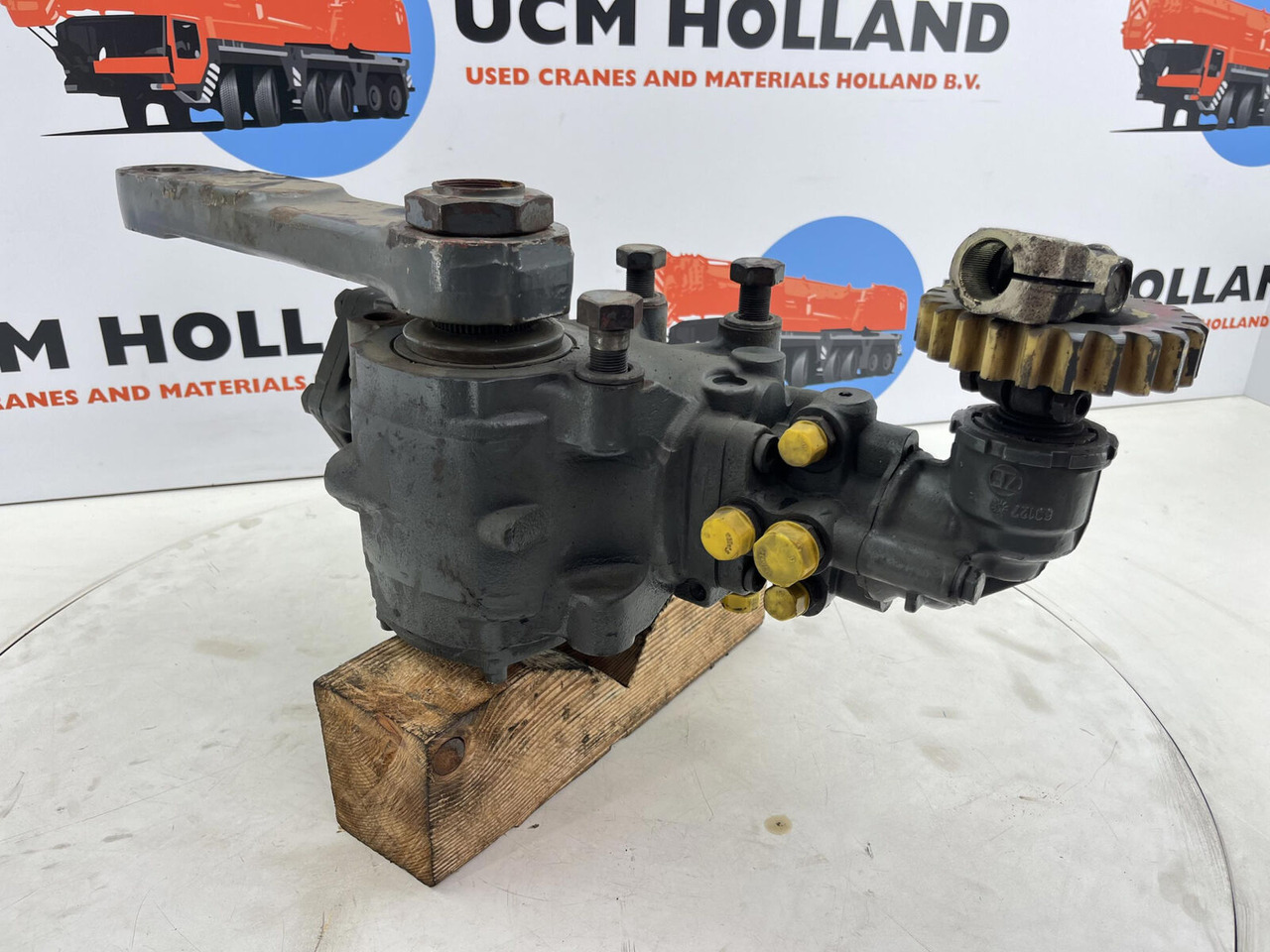 Grove GMK 2035 steering box - Рулевой механизм для Мобильных кранов: фото 3 Grove GMK 2035 steering box - Рулевой механизм для Мобильных кранов: фото 3