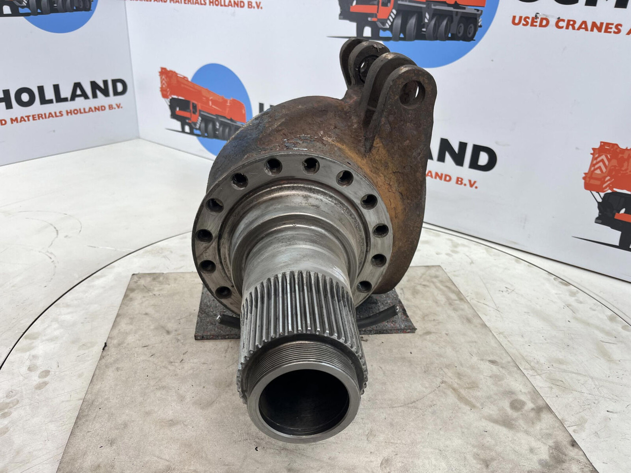 Grove GMK Megatrak steering knuckle 16 holes - Поворотный кулак для Мобильных кранов: фото 2 Grove GMK Megatrak steering knuckle 16 holes - Поворотный кулак для Мобильных кранов: фото 2