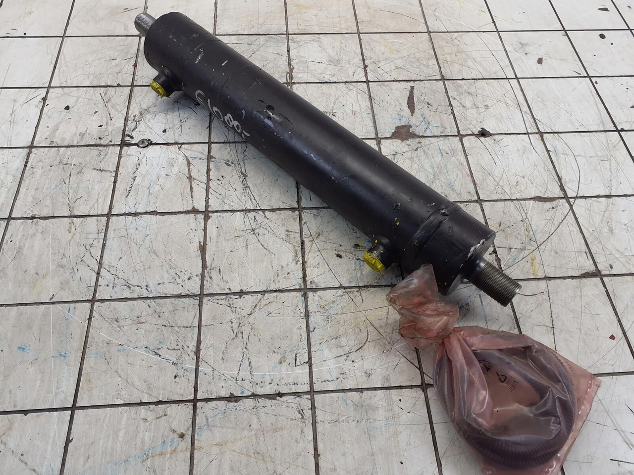 Grove GMK steering cylinder with length sensor - Гидравлический цилиндр для Мобильных кранов: фото 2 Grove GMK steering cylinder with length sensor - Гидравлический цилиндр для Мобильных кранов: фото 2