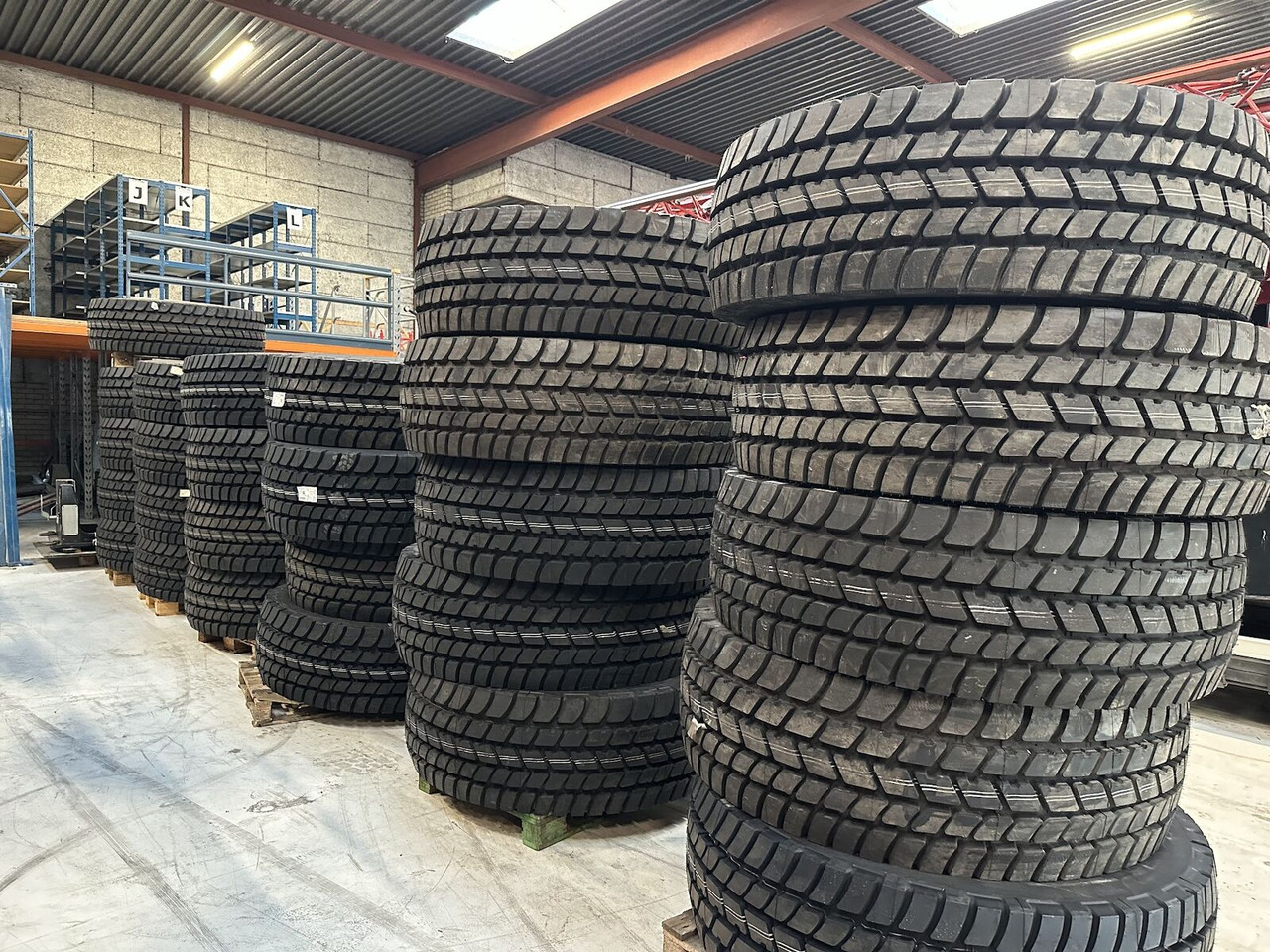Liebherr Crane Tires/Rims for sale - Шина для Мобильных кранов: фото 4 Liebherr Crane Tires/Rims for sale - Шина для Мобильных кранов: фото 4