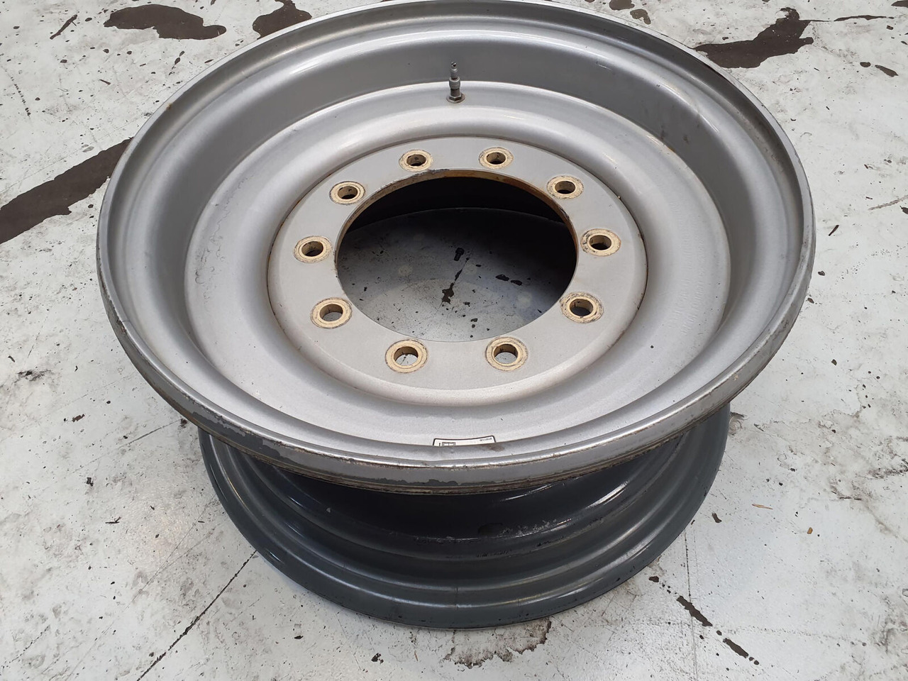 Liebherr Rim 445/95R25 10 12 1p - Колесный диск для Кранов: фото 1 Liebherr Rim 445/95R25 10 12 1p - Колесный диск для Кранов: фото 1