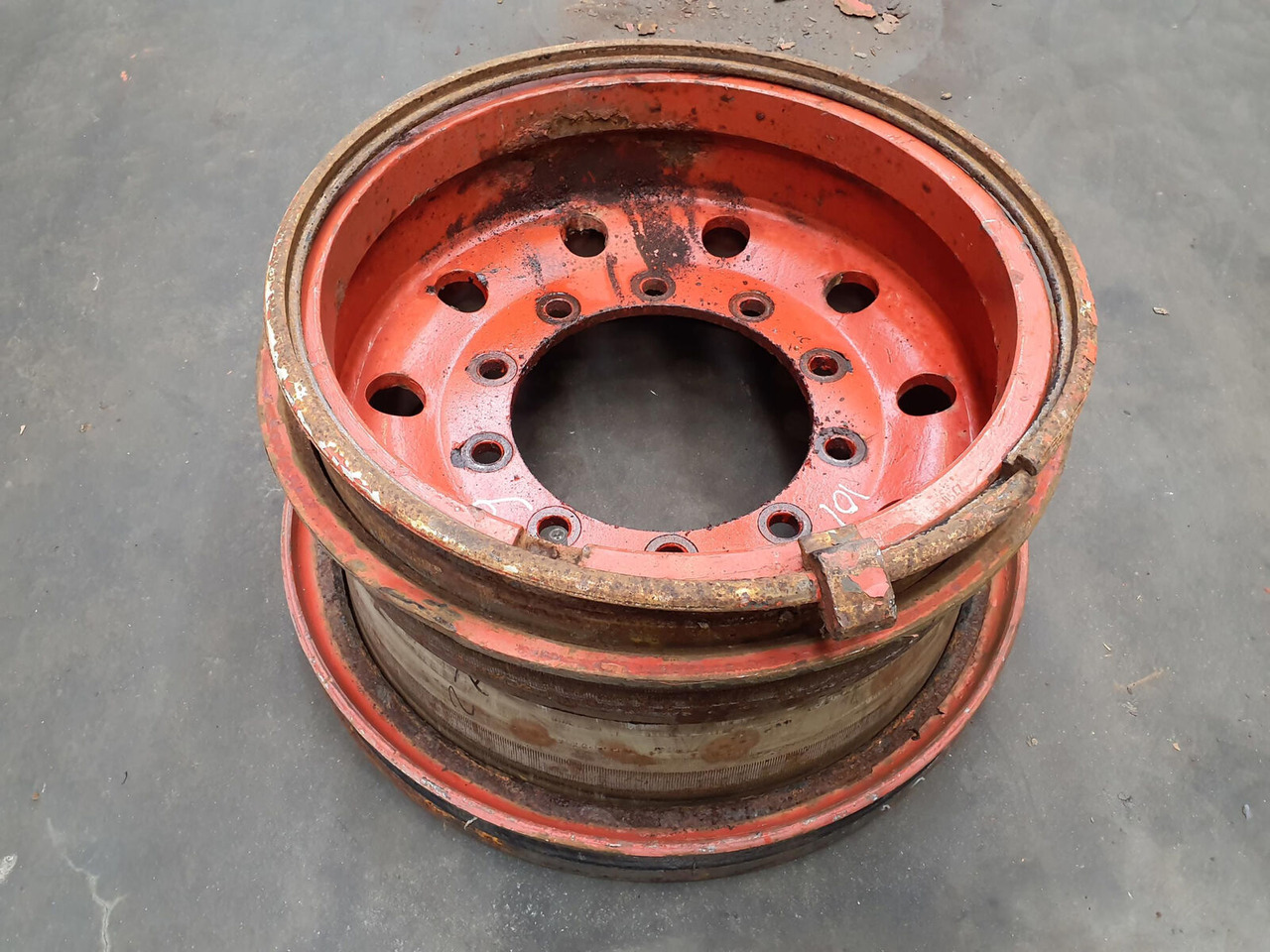 Liebherr Rim 445/95R25 10 17 5p - Колесный диск для Кранов: фото 1 Liebherr Rim 445/95R25 10 17 5p - Колесный диск для Кранов: фото 1