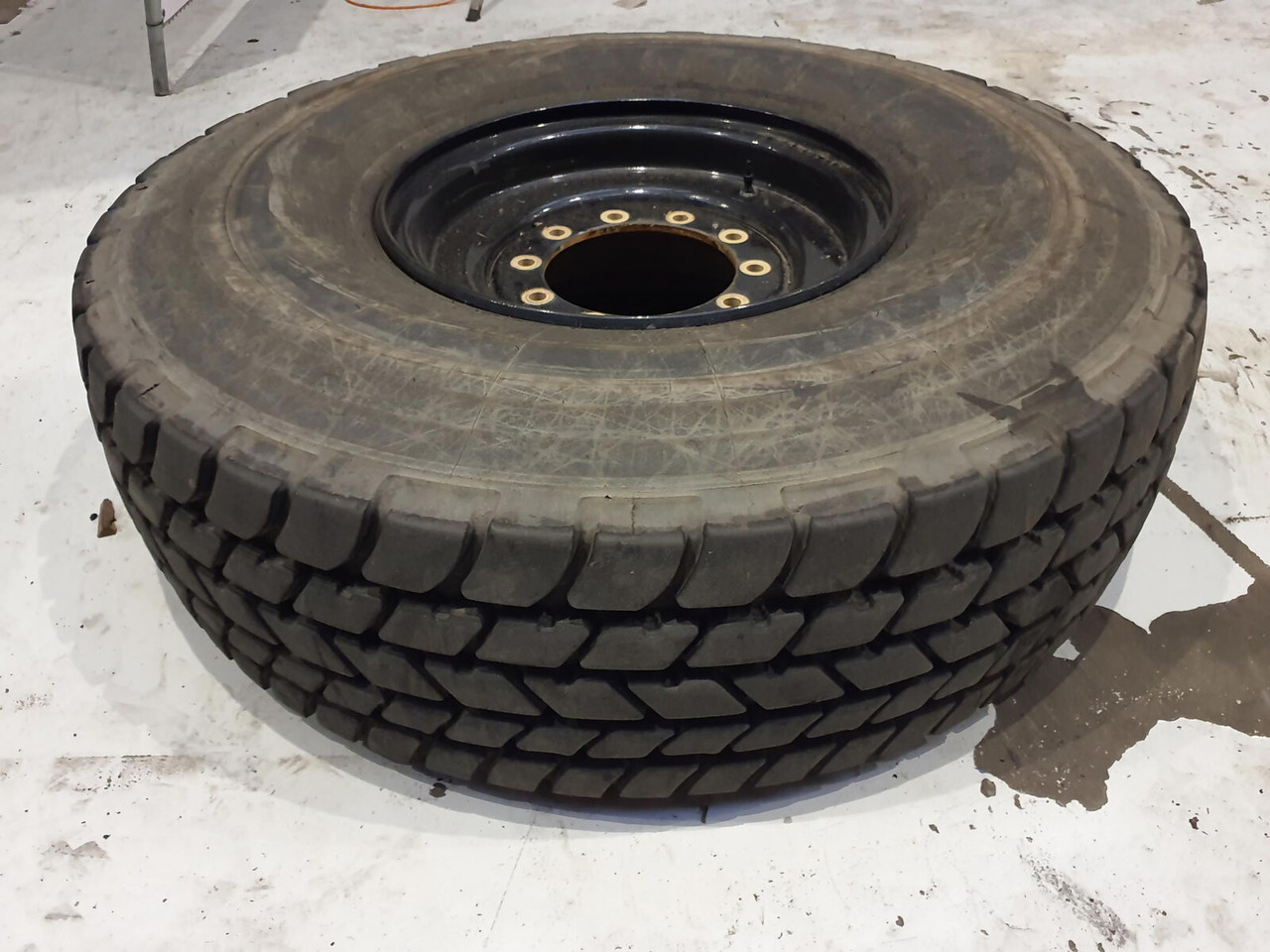 Liebherr Wheel 445/95R25 10 12 1p - Колесо для Кранов: фото 1 Liebherr Wheel 445/95R25 10 12 1p - Колесо для Кранов: фото 1