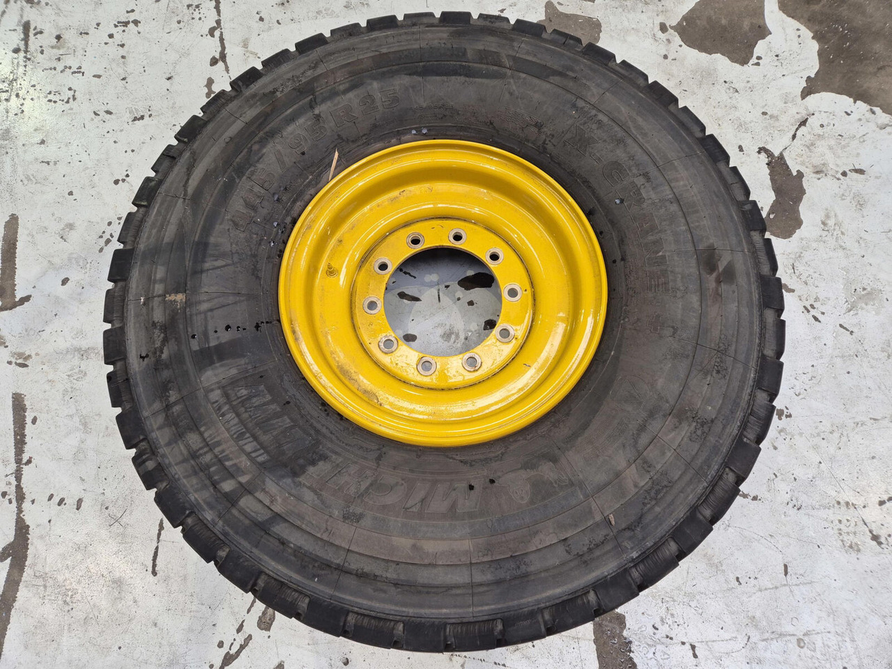 Liebherr Wheel 445/95R25 10 12 1p - Колесо для Кранов: фото 2 Liebherr Wheel 445/95R25 10 12 1p - Колесо для Кранов: фото 2