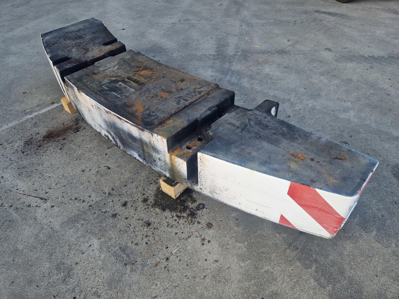Terex AC 40 CITY counterweight 2.35T - Противовес для Мобильных кранов: фото 1 Terex AC 40 CITY counterweight 2.35T - Противовес для Мобильных кранов: фото 1