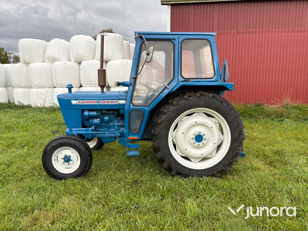 Traktor Ford 4000 - Трактор: фото 2 Traktor Ford 4000 - Трактор: фото 2