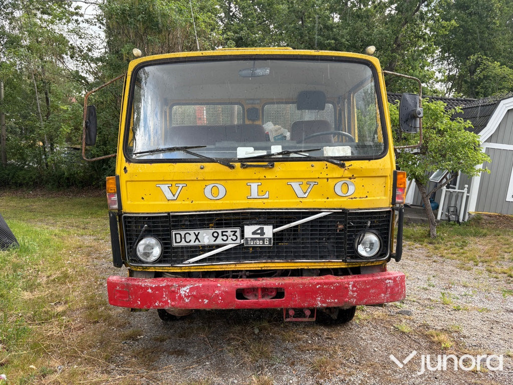 Veteranlastbil Volvo F408 med kran - Грузовик бортовой/ Платформа, Автоманипулятор: фото 3 Veteranlastbil Volvo F408 med kran - Грузовик бортовой/ Платформа, Автоманипулятор: фото 3
