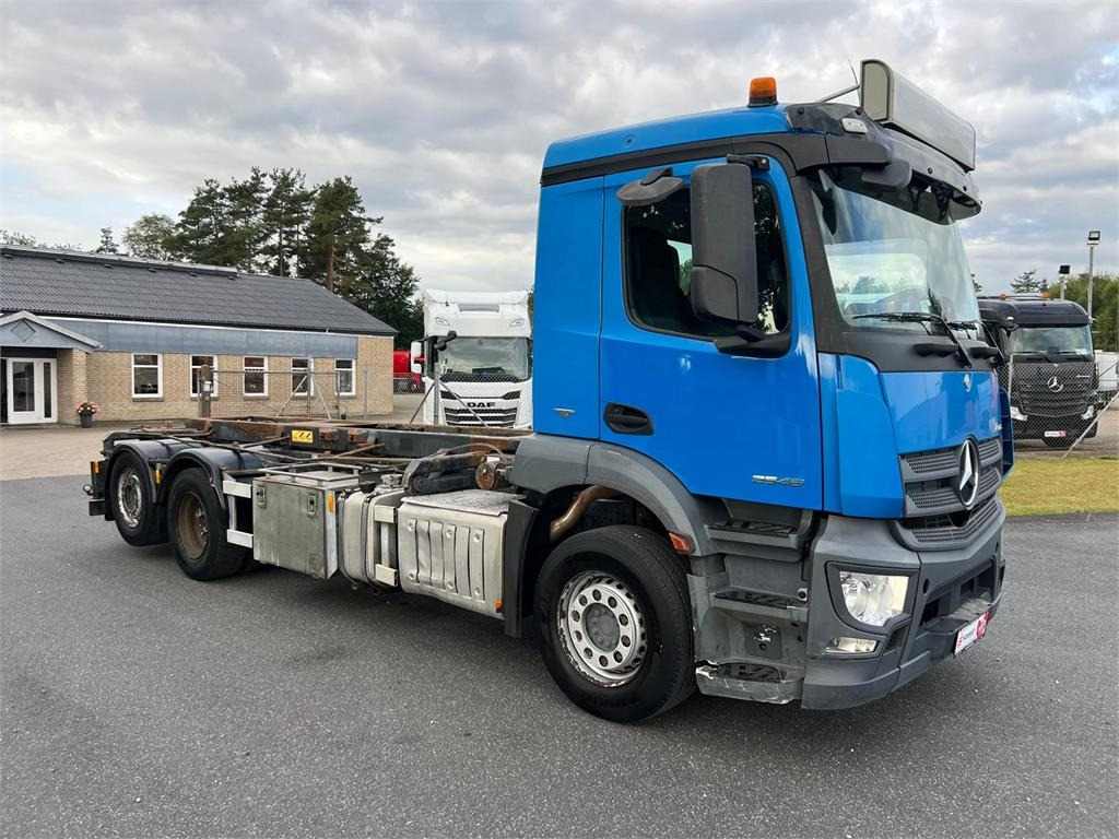 Mercedes-Benz Antos 2546 L - Портальный бункеровоз: фото 3 Mercedes-Benz Antos 2546 L - Портальный бункеровоз: фото 3