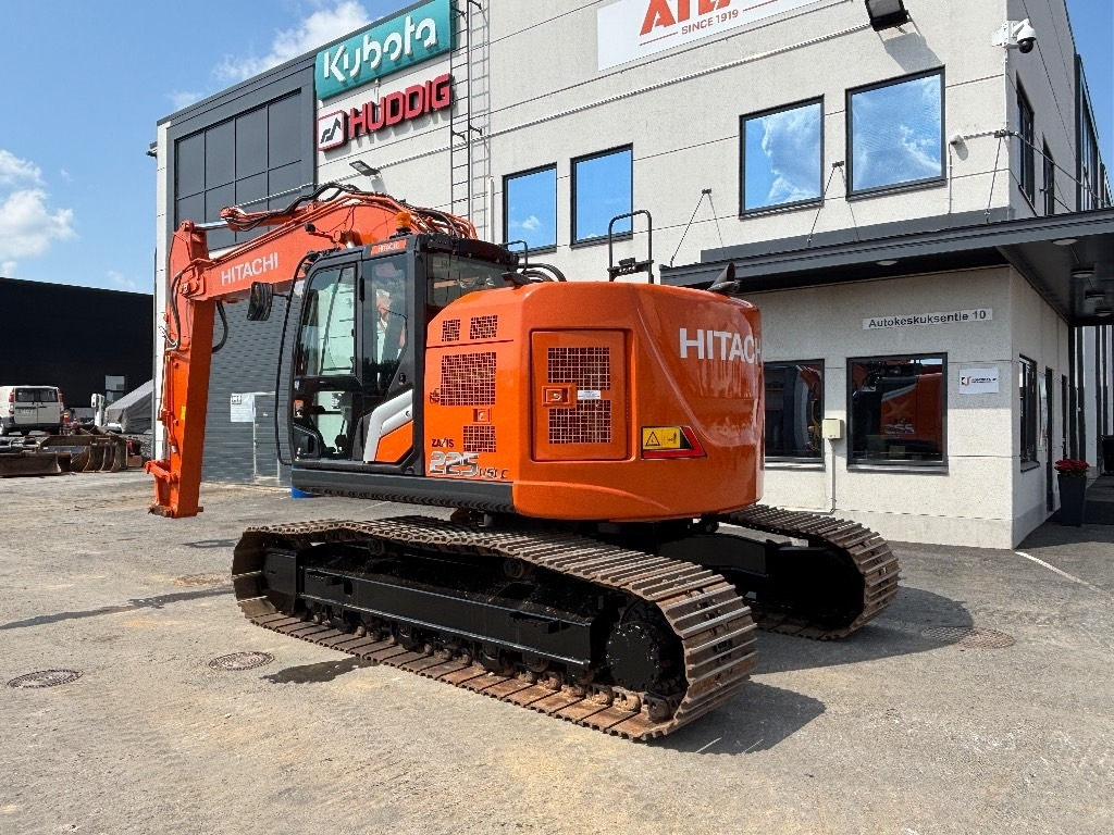 Hitachi ZX225USLC-7 - Гусеничный экскаватор: фото 2 Hitachi ZX225USLC-7 - Гусеничный экскаватор: фото 2