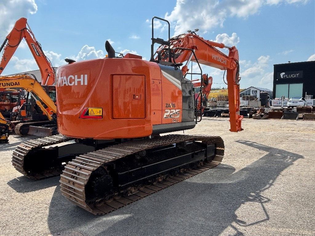 Hitachi ZX225USLC-7 - Гусеничный экскаватор: фото 4 Hitachi ZX225USLC-7 - Гусеничный экскаватор: фото 4